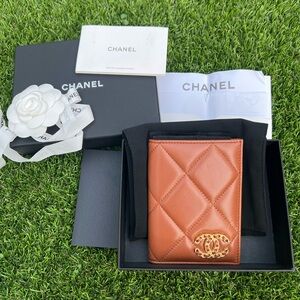 ❌SOLD❌BNIB Chanel 23A Brown/Tan Lambskin ID Passport Holder GHW